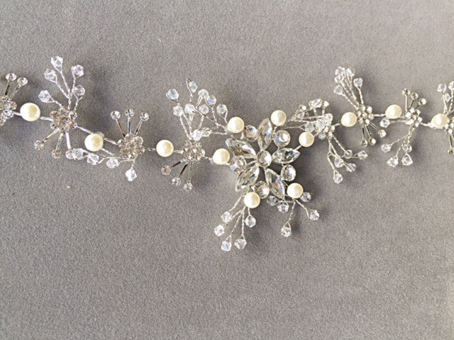 Elegant Pearl Flower Hair Piece